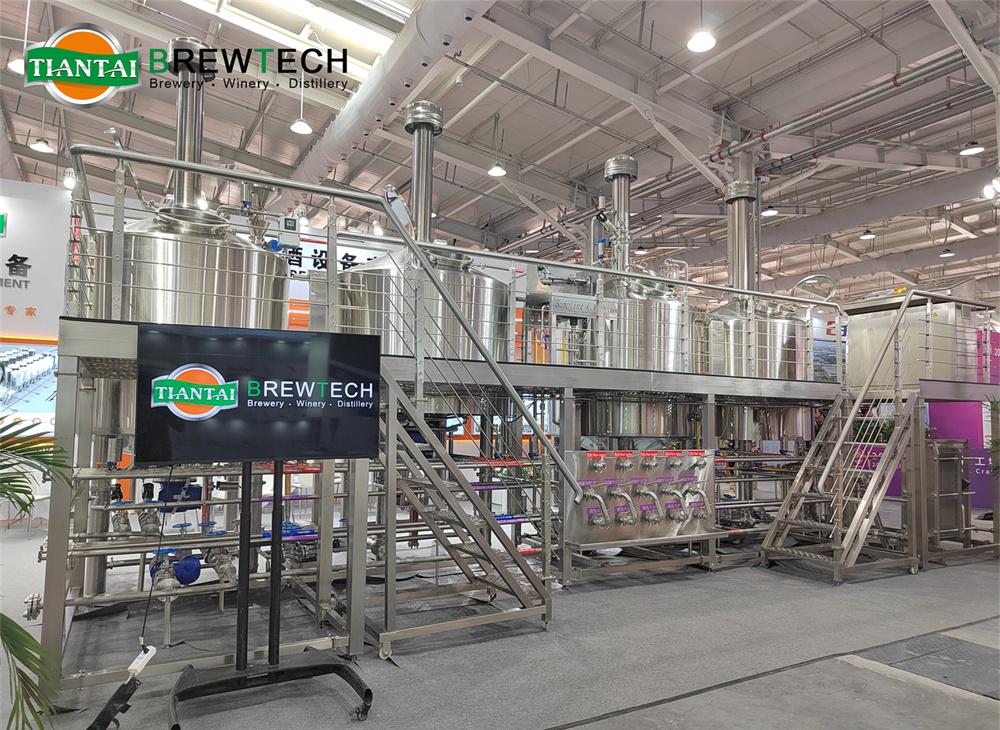 Tiantai 2000L PLC-controlled automatic brewery equipment for Beijing Brew Exhibition