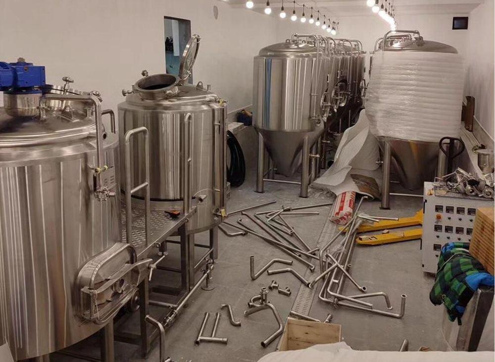 achat d'équipement pour la bière, brassage de bière de haute qualité, fermenteurs, bouilloires, cuves de stockage, brasseries, brasseurs domestiques, systèmes de brassage, processus de brassage, équipement de brassage, exigences en matière de nettoyage et d'entretien, cuves de brassage en acier inoxydable,