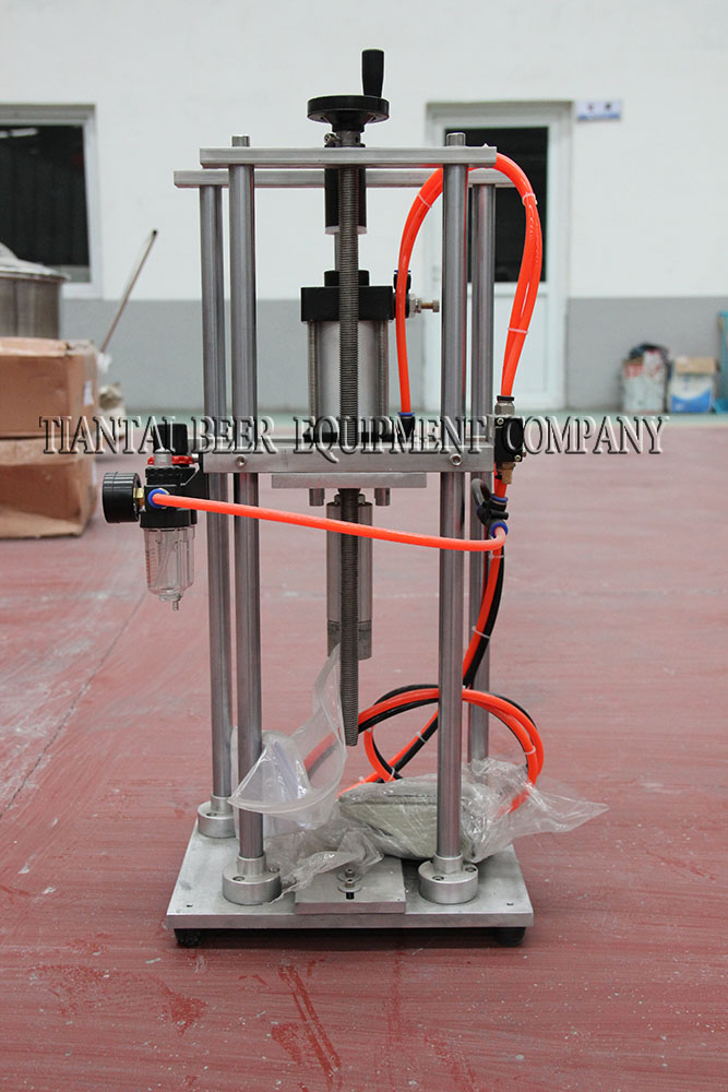 <b>Manual capping machine</b>